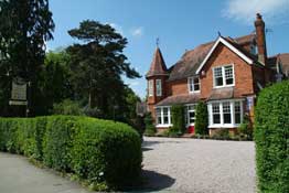 The Lawn Guest House B&B,  Horley